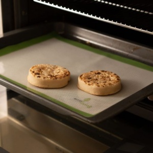 ecoLiving Reusable Silicone Baking Liner - Makes Your Oven Trays Non Stick
